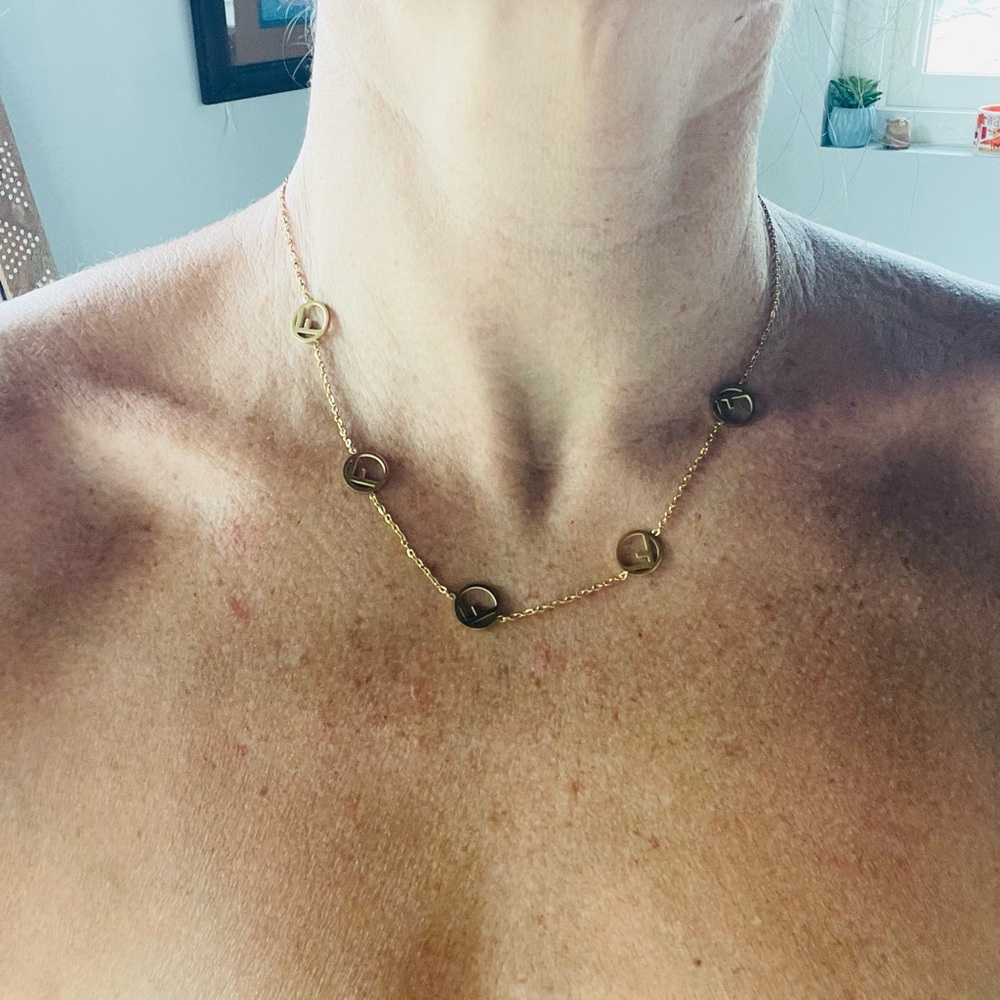Elegant Gold Fendi Pendant Necklace - Picture 4 of 7